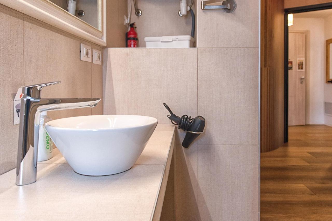 Luxury Flat By Central Station / Unique View Милано Екстериор снимка
